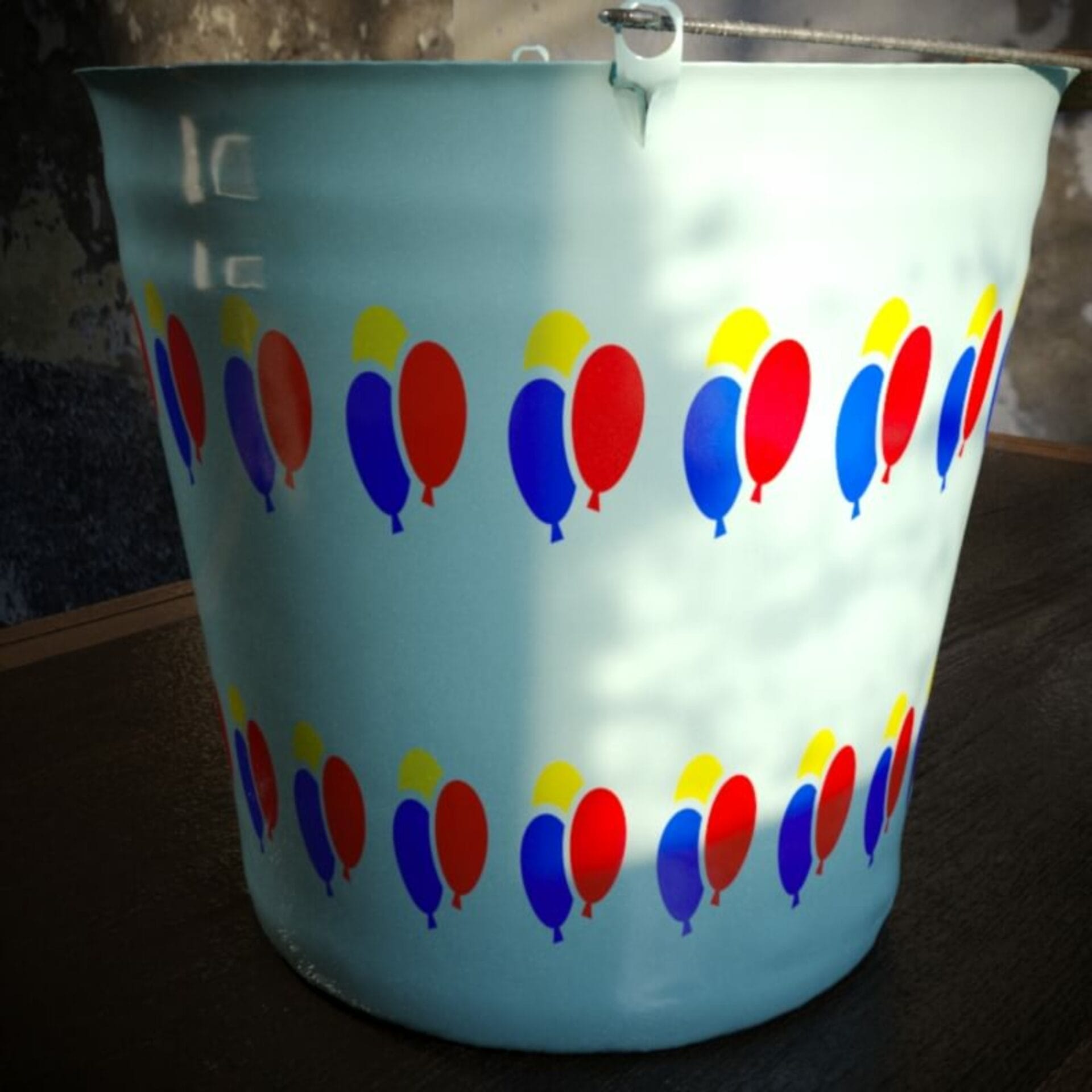 balloon-bucket-non-mapped-metalness-02.jpg