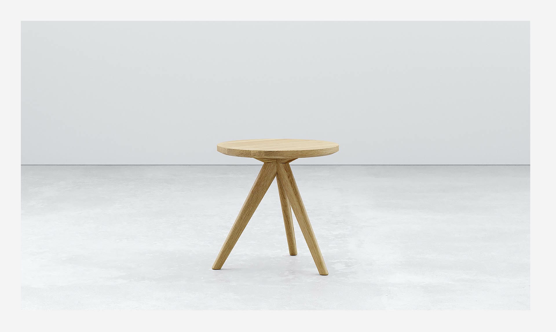 Small_light_wooden_table.jpg